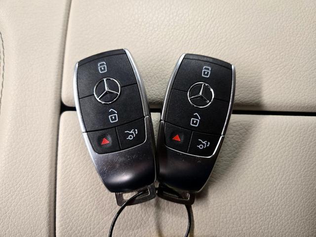Photo of 2022 Silver Mercedes-Benz GLE 350