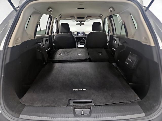 Photo of 2023 Silver Nissan Rogue