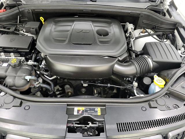 Photo of 2021 White Jeep Grand Cherokee