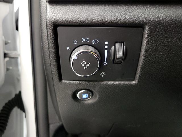 Photo of 2021 White Jeep Grand Cherokee