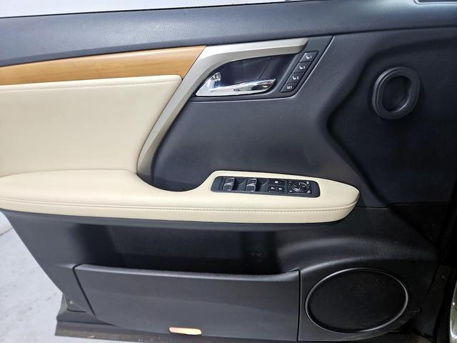 Photo of 2022 Green Lexus RX 350