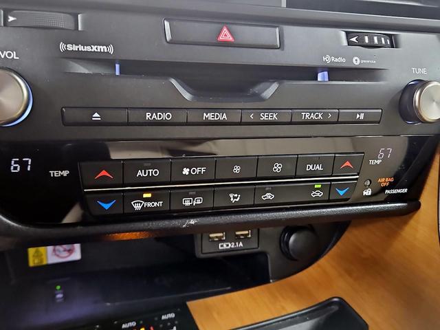 Photo of 2022 Green Lexus RX 350
