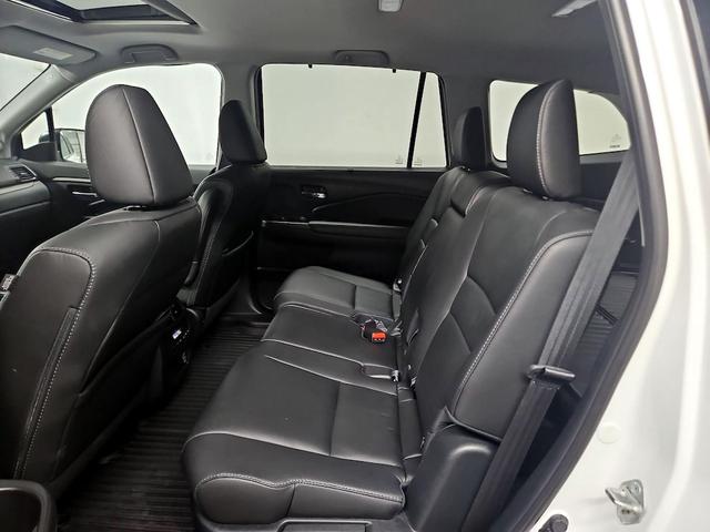 Photo of 2021 White Honda Pilot