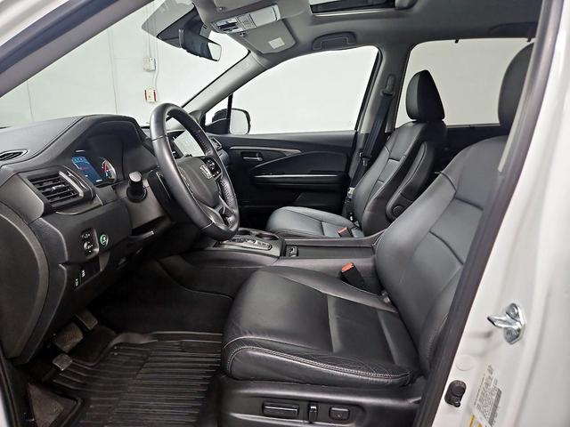 Photo of 2021 White Honda Pilot