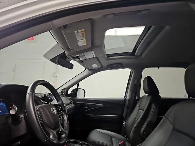 Photo of 2021 White Honda Pilot
