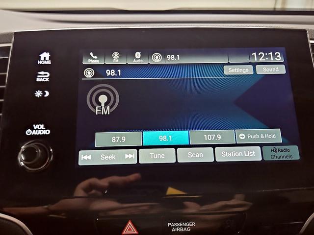 Photo of 2021 White Honda Pilot