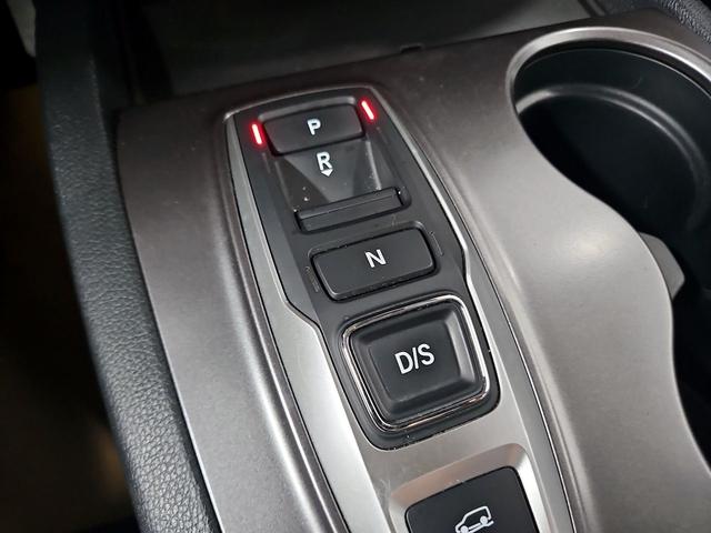 Photo of 2021 White Honda Pilot