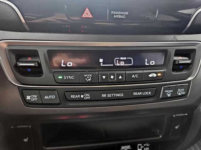 Photo of 2021 White Honda Pilot