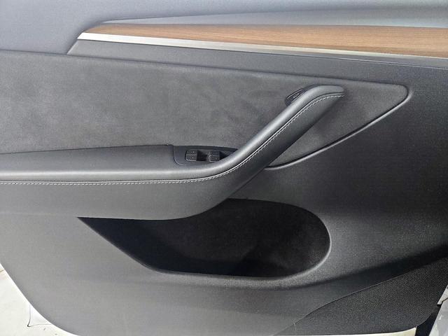 Photo of 2023 White Tesla Model Y