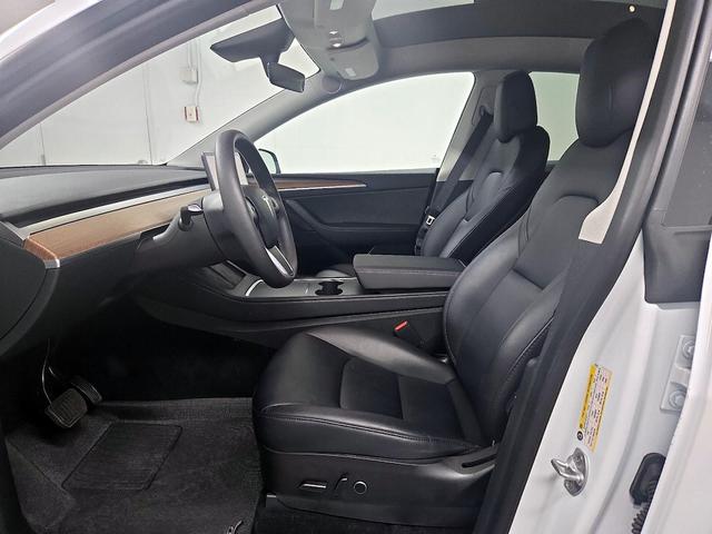 Photo of 2023 White Tesla Model Y