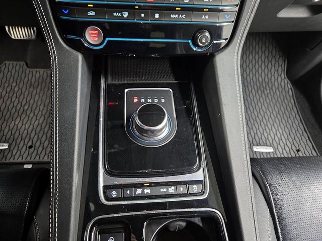 Photo of 2020 White Jaguar F-PACE