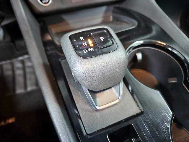 Photo of 2023 White Nissan Rogue