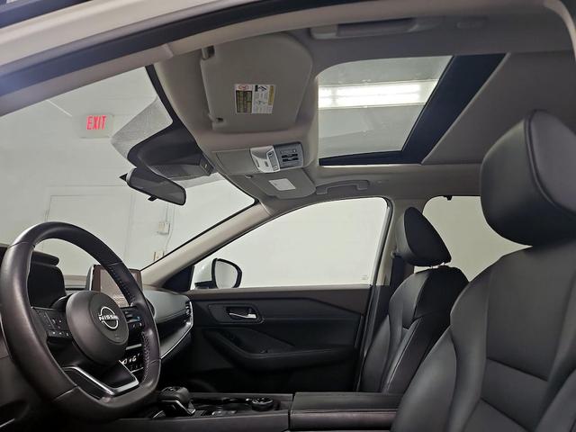 Photo of 2023 White Nissan Rogue