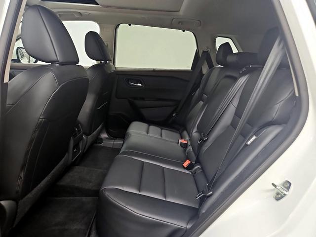 Photo of 2023 White Nissan Rogue