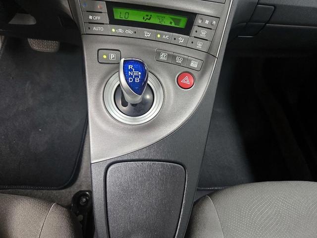 Photo of 2014 Green Toyota Prius