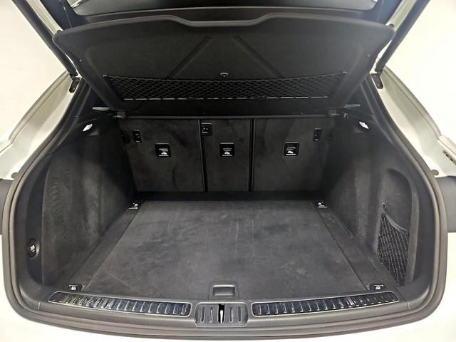 Photo of 2018 White Porsche Macan