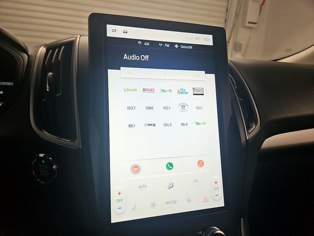Photo of 2024 White Ford Edge