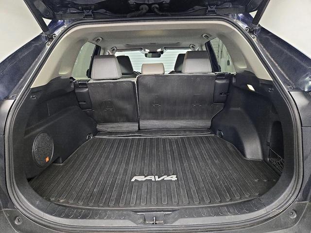 Photo of 2022 Blue Toyota RAV4 Hybrid
