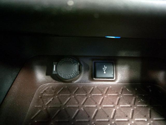 Photo of 2022 Blue Toyota RAV4 Hybrid