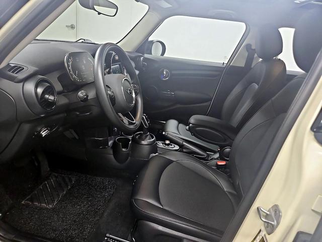 Photo of 2021 White MINI Hardtop