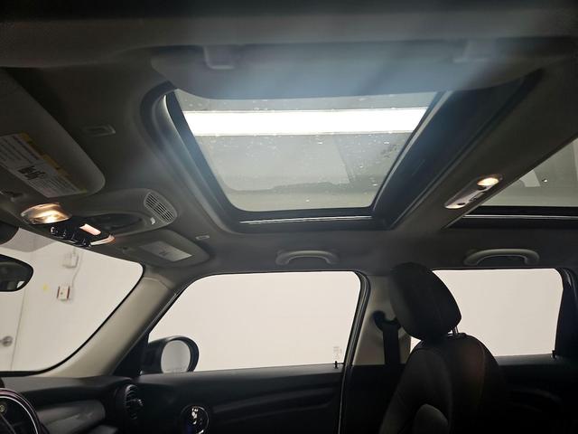 Photo of 2021 White MINI Hardtop