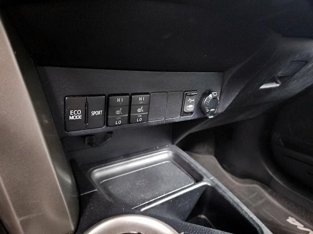 Photo of 2014 White Toyota RAV4