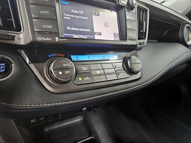 Photo of 2014 White Toyota RAV4