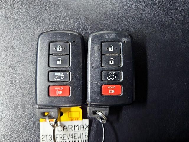 Photo of 2014 White Toyota RAV4