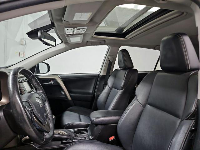 Photo of 2014 White Toyota RAV4