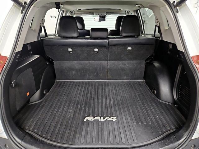 Photo of 2014 White Toyota RAV4