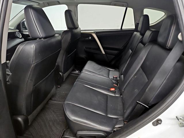 Photo of 2014 White Toyota RAV4
