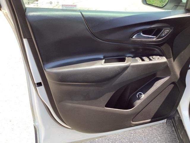 Photo of 2018 Summit White Chevrolet Equinox