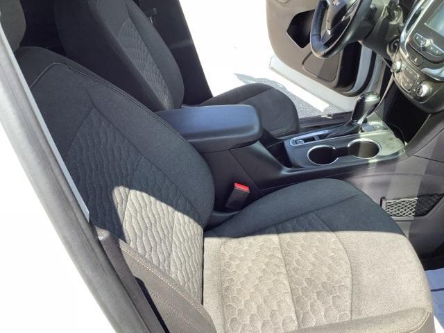 Photo of 2018 Summit White Chevrolet Equinox