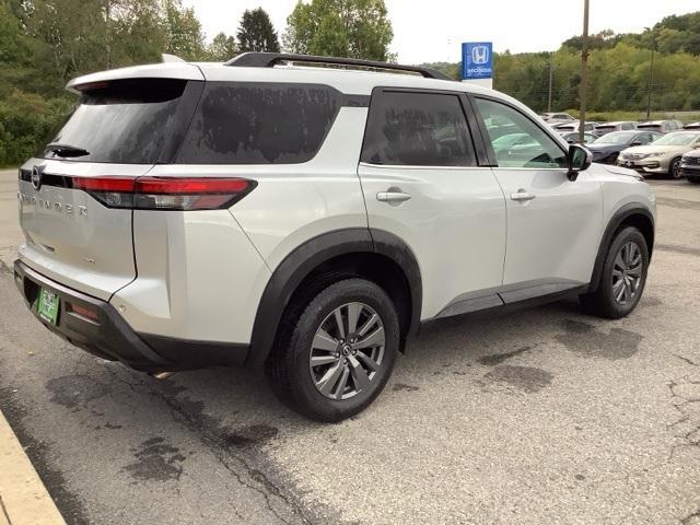 Photo of 2025 Brilliant Silver Metallic Nissan Pathfinder