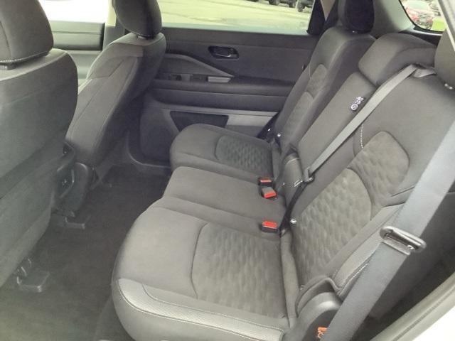 Photo of 2025 Brilliant Silver Metallic Nissan Pathfinder