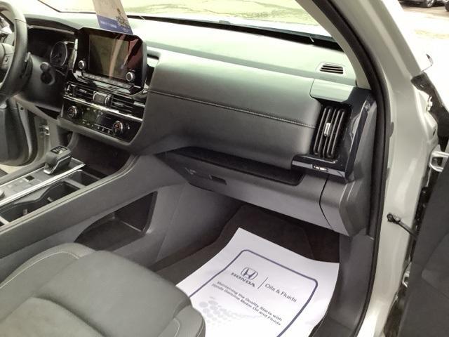 Photo of 2025 Brilliant Silver Metallic Nissan Pathfinder