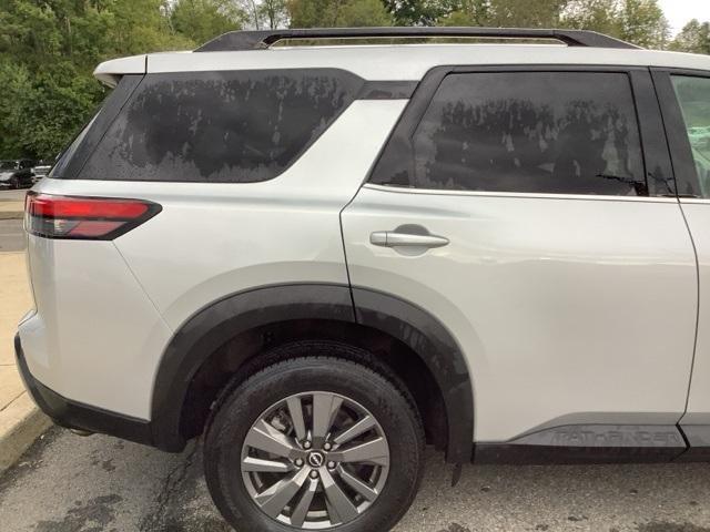 Photo of 2025 Brilliant Silver Metallic Nissan Pathfinder
