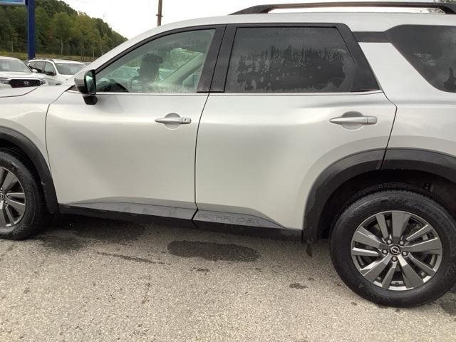 Photo of 2025 Brilliant Silver Metallic Nissan Pathfinder