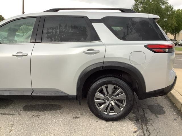 Photo of 2025 Brilliant Silver Metallic Nissan Pathfinder