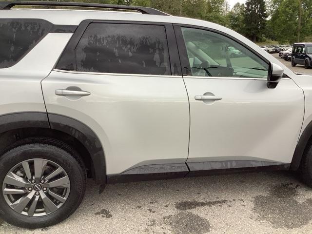 Photo of 2025 Brilliant Silver Metallic Nissan Pathfinder