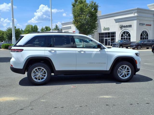 Photo of 2025 Bright White Clearcoat Jeep Grand Cherokee