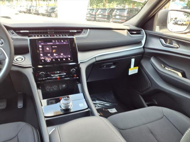Photo of 2025 Bright White Clearcoat Jeep Grand Cherokee