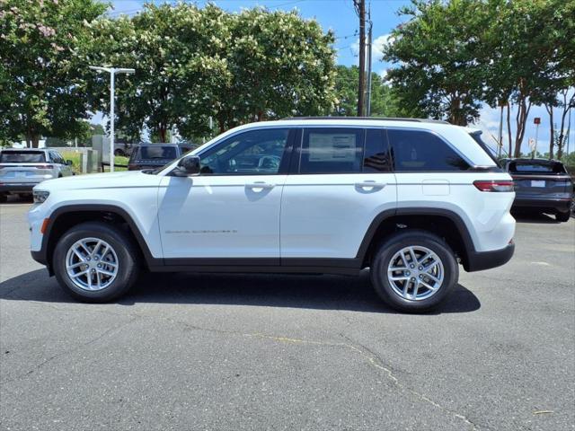 Photo of 2025 Bright White Clearcoat Jeep Grand Cherokee