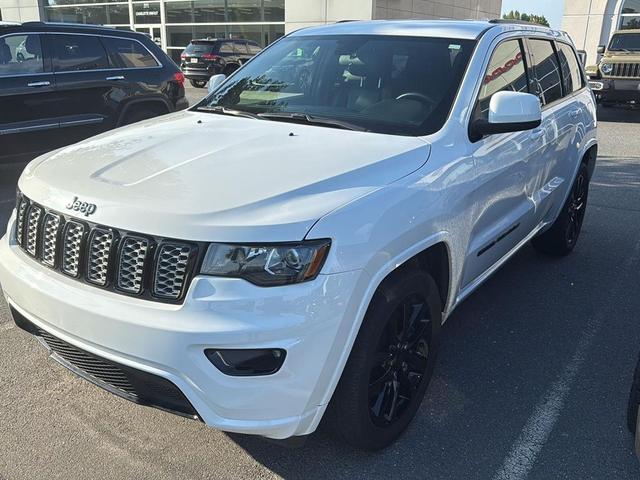 Photo of 2021 Bright White Clearcoat Jeep Grand Cherokee