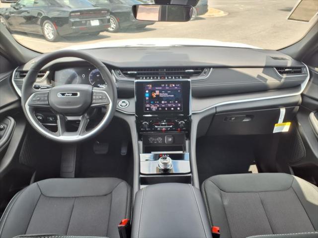 Photo of 2025 Bright White Clearcoat Jeep Grand Cherokee L