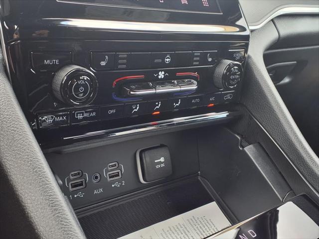 Photo of 2025 Bright White Clearcoat Jeep Grand Cherokee L
