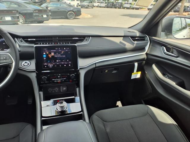 Photo of 2025 Bright White Clearcoat Jeep Grand Cherokee L
