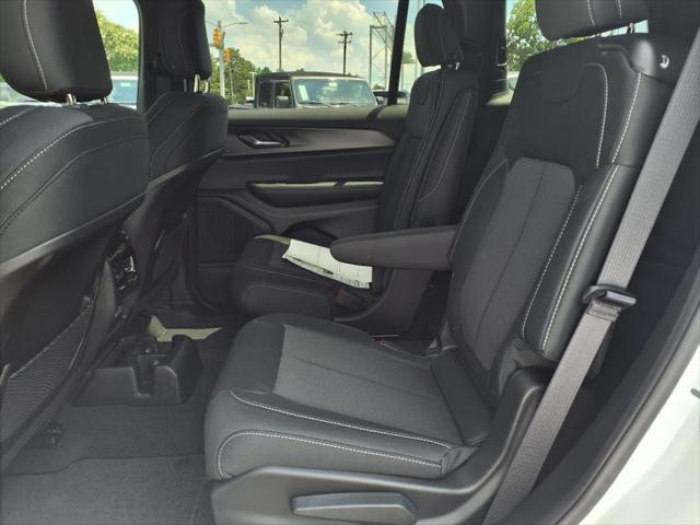 Photo of 2025 Bright White Clearcoat Jeep Grand Cherokee L