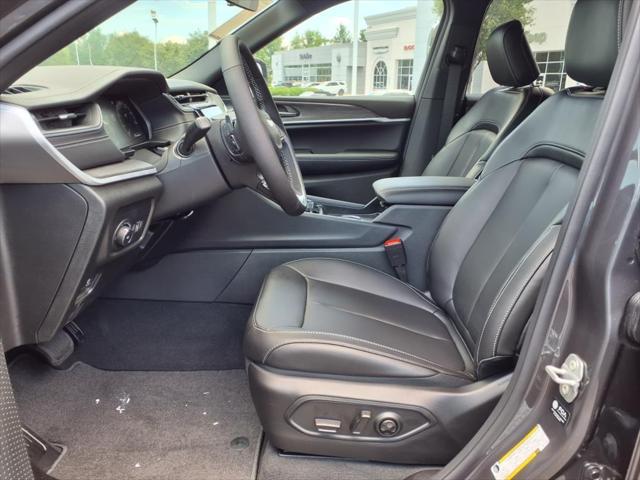 Photo of 2025 Baltic Gray Metallic Clearcoat Jeep Grand Cherokee L