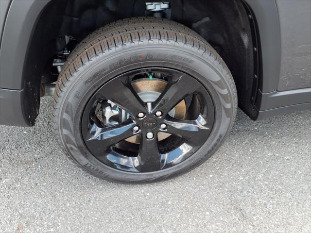 Photo of 2025 Baltic Gray Metallic Clearcoat Jeep Grand Cherokee L